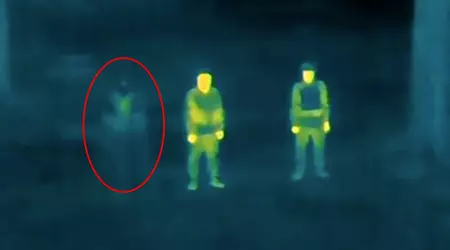 Oekraïne heeft een onzichtbaarheidsmantel voor de defensiemacht gemaakt, die 2,5 kg weegt en niet zichtbaar is op de warmtebeeldcamera.