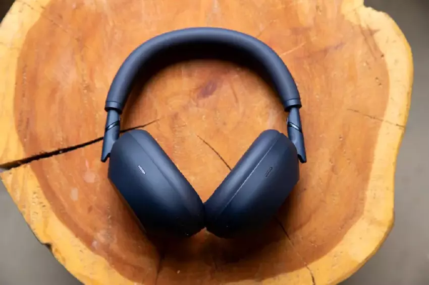 Sony heeft de WH-1000XM6 onthuld, een vlaggenschip draadloze koptelefoon met een opvouwbaar ontwerp en actieve ruisonderdrukking