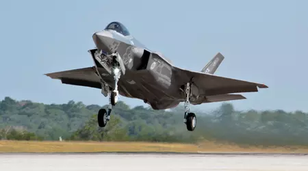 Na de bestelling van de F-35 Lightning II besloot Tsjechië een centrum op te richten voor de opleiding van piloten van gevechtsvliegtuigen van de vijfde generatie.