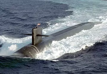 Een Amerikaanse Ohio-klasse nucleair aangedreven onderzeeër ...