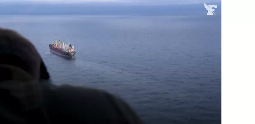 Een koopvaardijschip tijdens een Atlantique 2 patrouille. Illustratie: Le Figaro