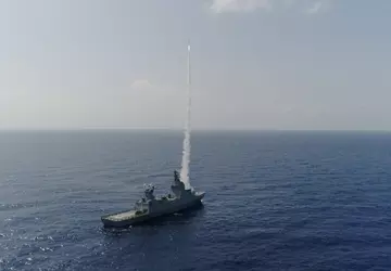 Israël toont afvuurtest van op schip ...