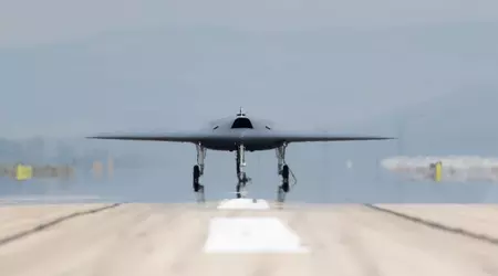 De Turkse ANKA-3 drone, die lijkt op de B-2 Spirit nucleaire bommenwerper, ondergaat taxitests