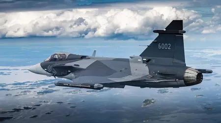 Zweden heeft zijn eerste productie JAS 39 Gripen E gevechtsvliegtuig ontvangen - het vliegtuig zal worden getest en de leveringen beginnen in 2025.