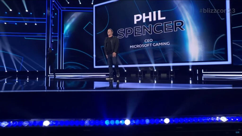 Phil Spencer spreekt op BlizzCon 23, waar hij zegt dat Xbox Blizzard "sterker" zal maken