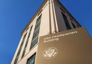 Elon Musk lanceert zijn eigen chatbot ...