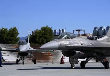 Griekse luchtmacht ontvangt 10e F-16 Viper ...