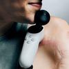 De Xbox Adaptieve Joystick is klein van formaat.