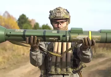 Zweden doneert een partij AT4 antitankgranaatwerpers ...