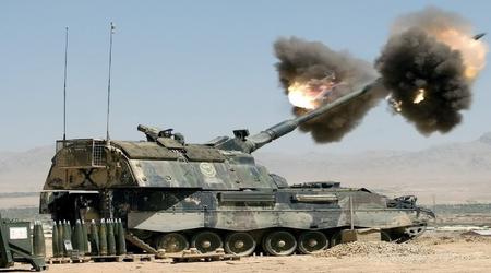 Een Duitse Panzerhaubitze 2000 houwitser vernietigde een Russisch 2A36 Hyacinth-B kanon