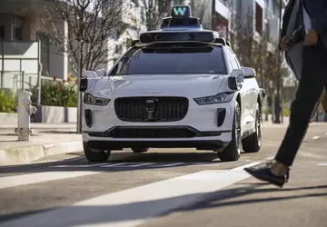 Waymo roept robotaxi-software terug na twee ...