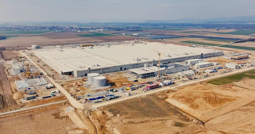BMW heeft de bouw van het centrale deel van zijn batterijfabriek in Beieren voltooid