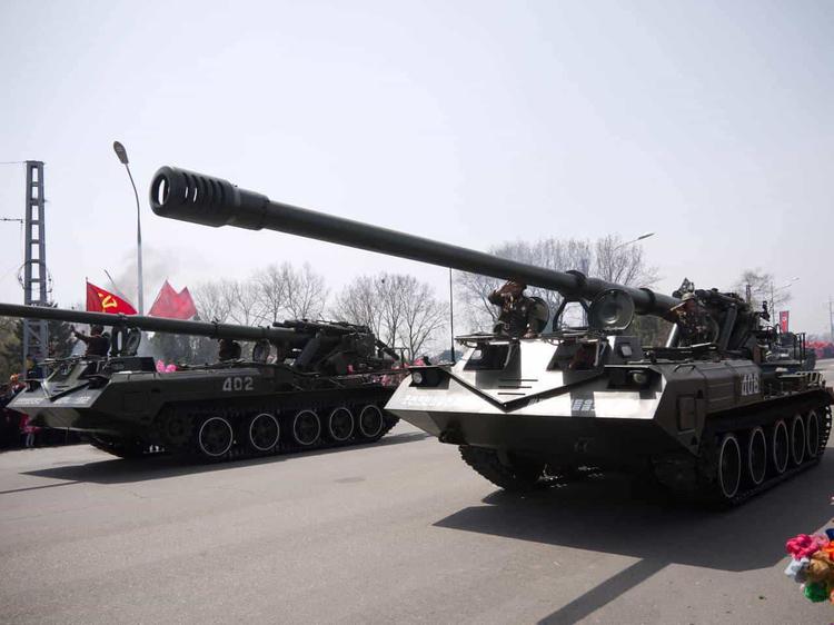 Ukrainese soldaten vernietigen Noord-Koreaanse Koksan zelfrijdende ...