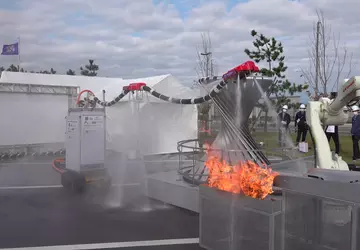 Japanse onderzoekers creëren Dragon Firefighter-brandbestrijdingsrobot die ...
