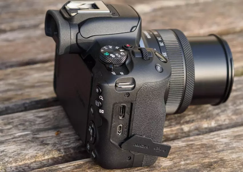 Canon EOS R50 vlog camera review