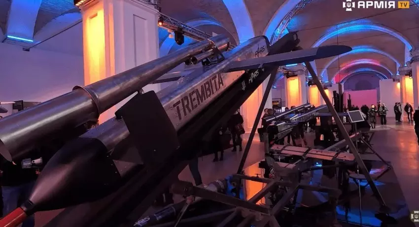 Oekraïens bedrijf Pars presenteert Trembita kruisraket met een bereik tot 150 km