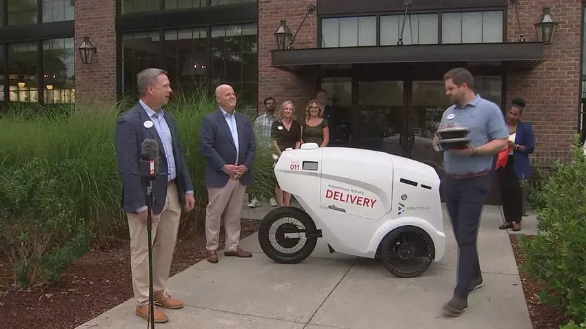 Een Amerikaans fastfoodrestaurant is begonnen met het testen van een robotbezorger