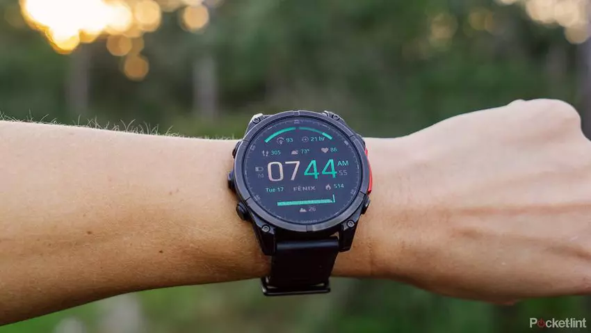 Nieuwe functies en bugfixes in Garmin Fenix 8 beta: ondersteuning voor extra talen en toetsenbordupdates