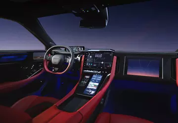 Honda heeft zes schermen in de ...