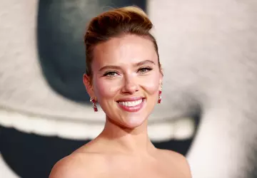 Scarlett Johansson klaagt de ontwikkelaars van ...