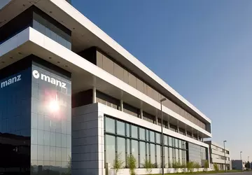 Tesla redt Duits ingenieursbedrijf Manz van ...