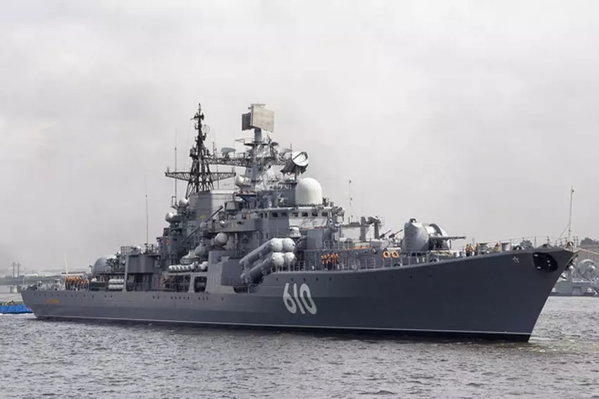 De Russische destroyer 'Nastoyavlenniy' van de Baltische vloot