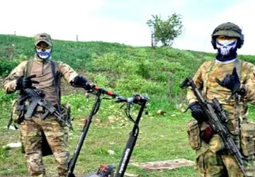 Russische troepen gebruiken opnieuw elektrische scooters ...