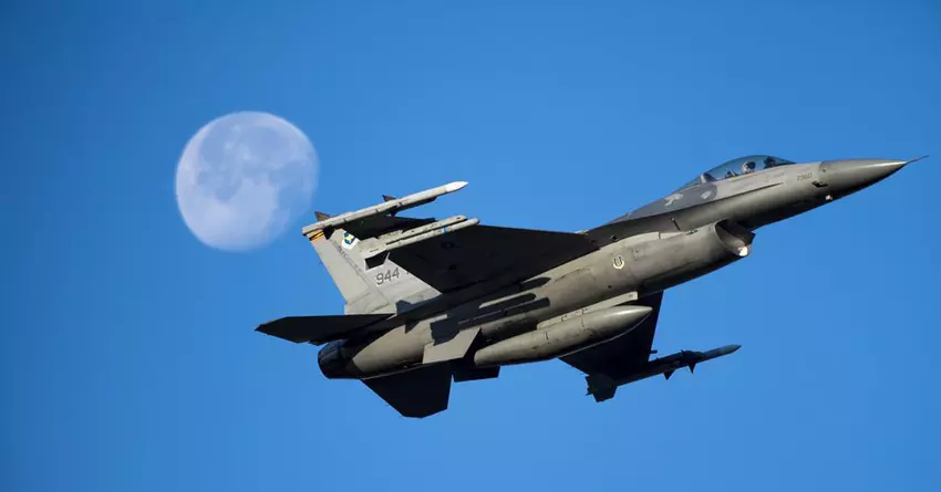 De F-16 Fighting Falcon zal de doeltreffendheid vergroten van AGM-88 HARM-raketten en JDAM-slimme bommen, die in dienst zijn van de Oekraïense luchtmacht.