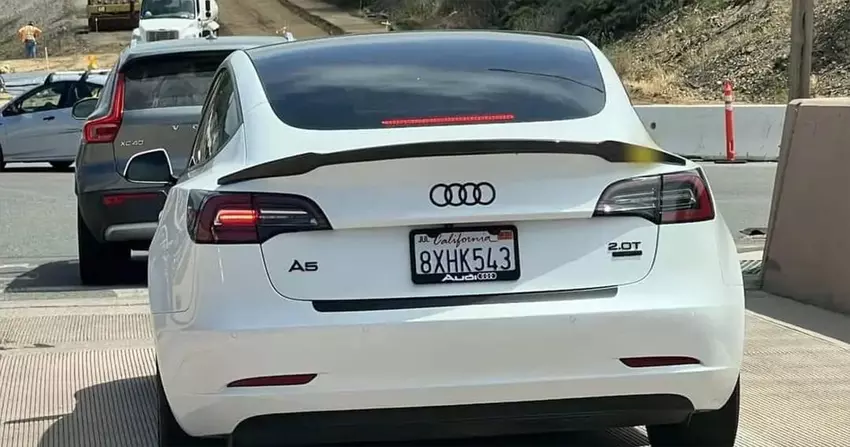 Tesla wordt giftig: eigenaars vermommen auto's als Honda, Audi en Mazda