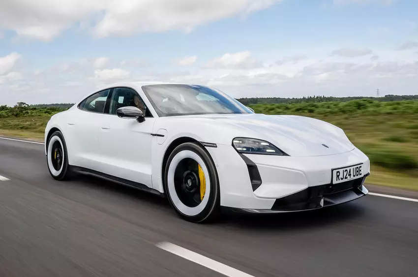 Verkoop van enkele Porsche Taycan-units opgeschort in het VK vanwege batterijproblemen