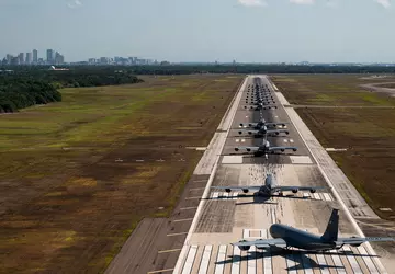 De Amerikaanse luchtmacht heeft KC-135 Stratotankervliegtuigen ...