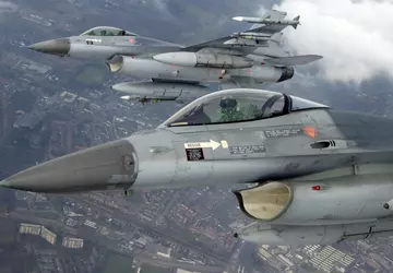 VS integreert kruisbommen in Bahreinse F-16's