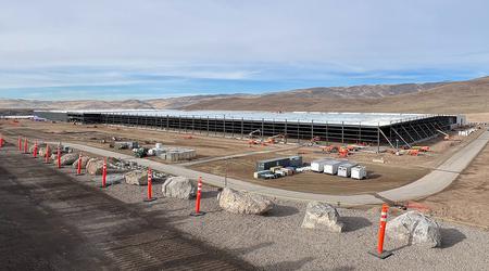 De belangrijkste staalconstructie is voltooid in de Tesla Semi-fabriek
