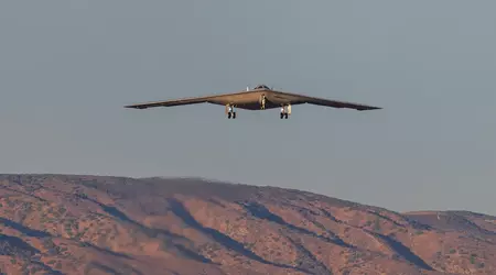 De Amerikaanse luchtmacht heeft officieel de succesvolle vlucht bevestigd van een B-21 Raider nucleaire bommenwerper naar Edwards Base.
