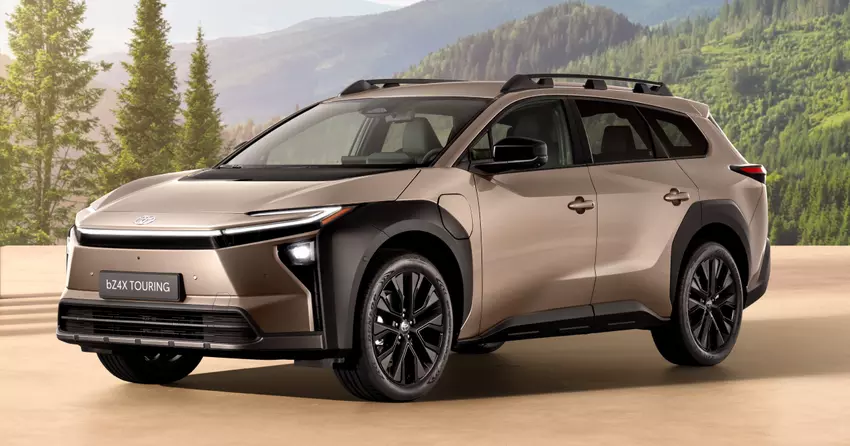 Toyota heeft officieel de bZ4X Touring onthuld, een elektrische SUV met de kofferbak van een stationwagen en een actieradius van tot 560 kilometer