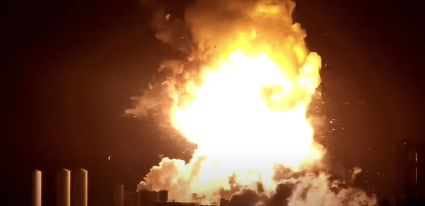 Elon Musk's Starship-raket explodeert tijdens de voorbereiding voor de tiende testvlucht (video)