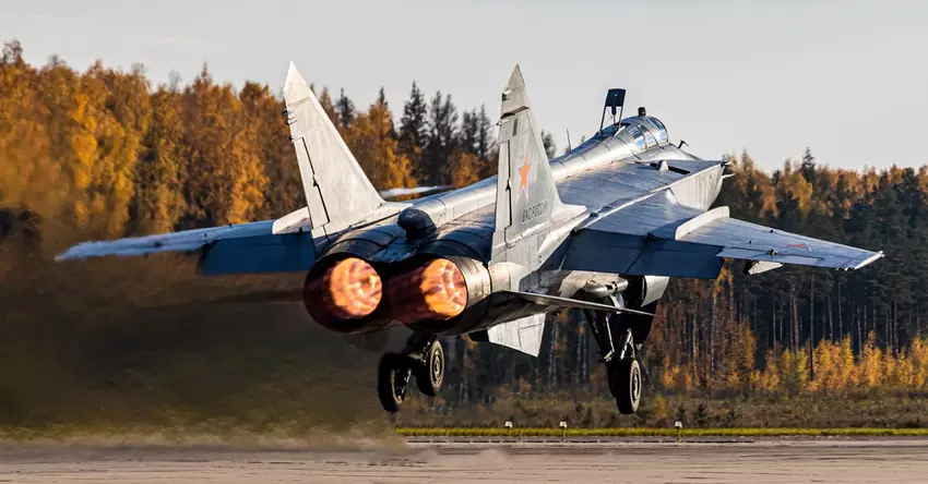 MiG-31 supersonisch gevechtsvliegtuig van de vierde generatie stort neer in rusland en kost 35 miljoen dollar