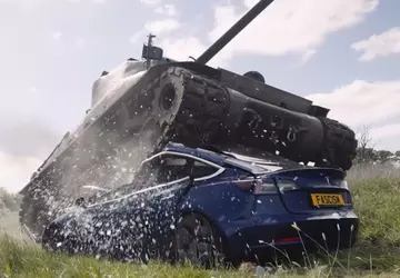 Video: Tweede Wereldoorlog veteraan verplettert Tesla ...