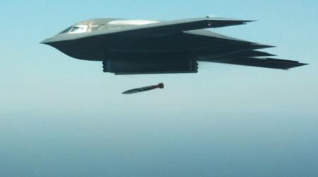 De B-2 Spirit is het eerste vliegtuig in de Amerikaanse geschiedenis dat de gemoderniseerde B61-12 thermonucleaire bom kan dragen.