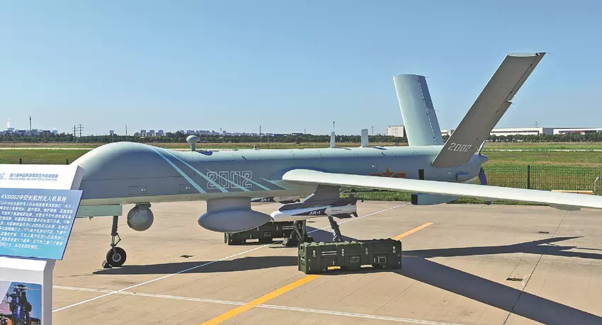 China heeft de KVD002 gevechtsdrone met AR-1 raketten onthuld, gebaseerd op de populaire CH-4 drone, die de MQ-9 Reaper kopieert.