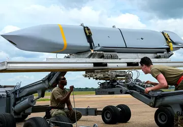 Polen koopt AGM-158B-2 JASSM, AIM-9X Sidewinder ...