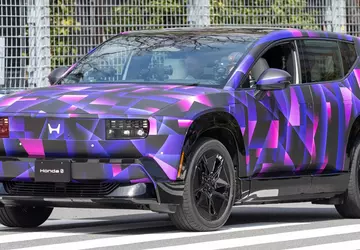 Max Verstappen neemt plaats achter het ...