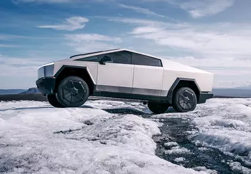 Tesla heeft de eerste software-update voor ...