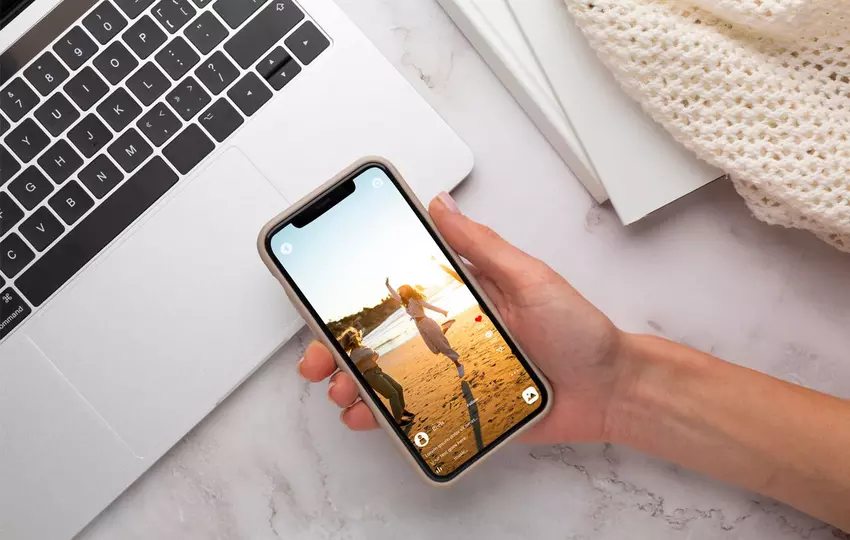In India verkocht een stel hun 8 maanden oude baby om een iPhone 14 te kopen en video's te maken voor Instagram. De tweede werd niet op tijd verkocht