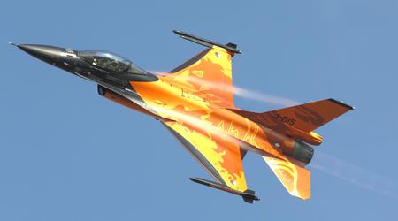 Nederland begint voorbereidingen voor overdracht van 18 F-16 Fighting Falcon gevechtsvliegtuigen aan Oekraïne