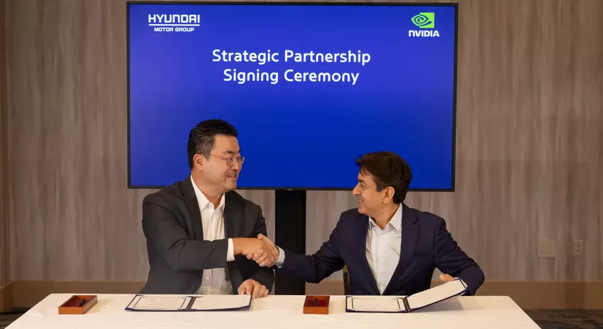 Ondertekeningsceremonie van het partnerschap in Las Vegas, Nevada, VS. Van links naar rechts: Heung Soo Kim en Rishi Dhall.