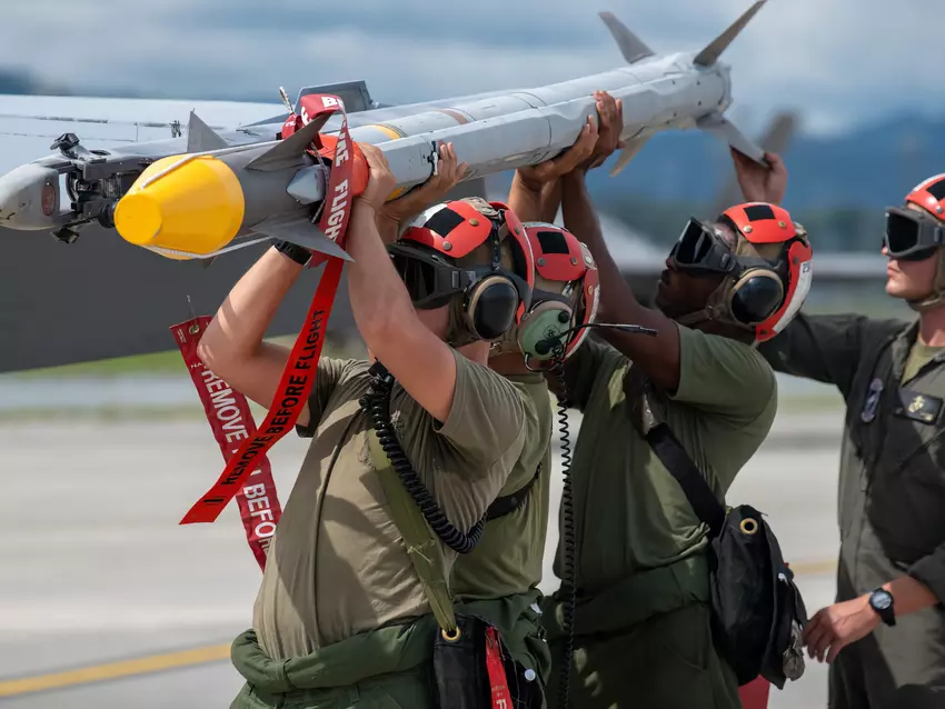 AlM-9M luchtverdedigingsraketten, HIMARS-munitie en TOW antitankraketten: VS kondigt nieuw militair hulppakket van 200 miljoen dollar aan voor Oekraïne