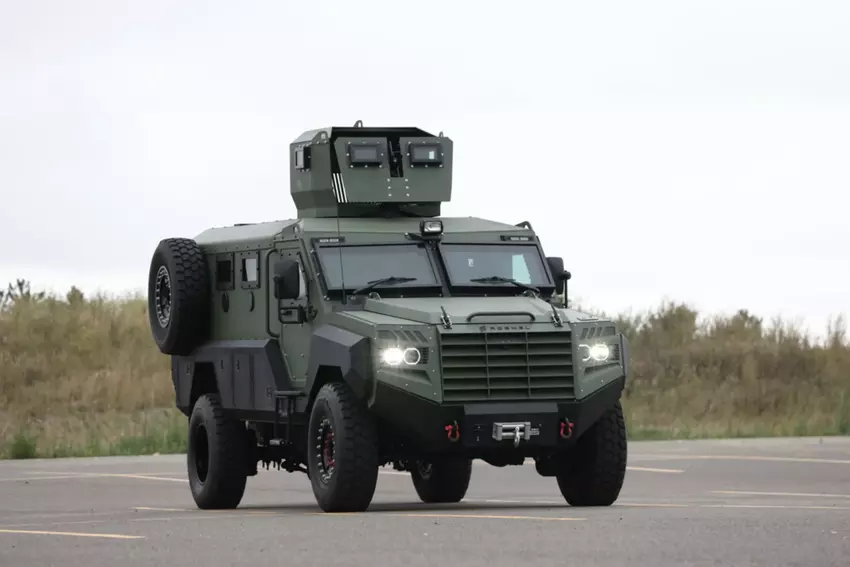 Canadese pantservoertuigfabrikant Roshel levert 1700e Senator aan Oekraïne