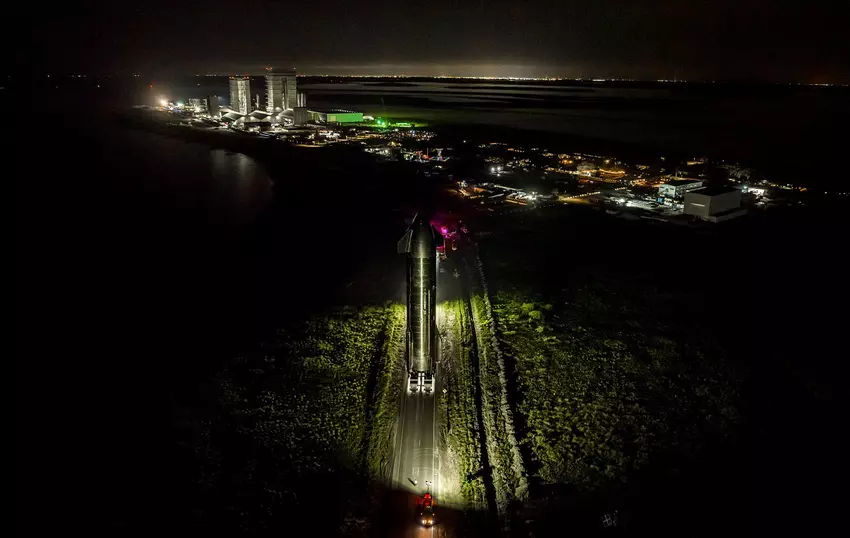 SpaceX stuurt 25e prototype Starship naar lanceerplatform Starbase