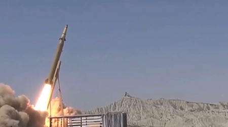 Iran onthult nieuwe Qasem Basir ballistische raket die bestand is tegen Westerse luchtverdedigingssystemen